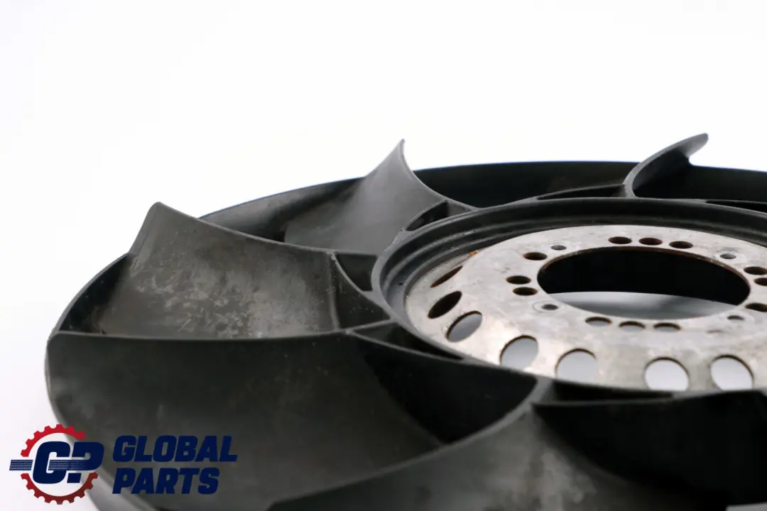 Wiatrak wentylator do BMW E53 X5 E65 E66 E67 o numerze 7504732 BMW E53 X5 E65 E66 E67 Wiatrak wentylator - SKU 7504732 - Numer Części 7504732