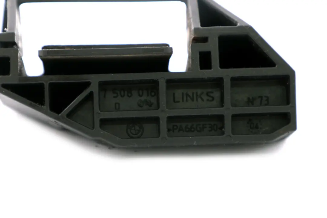 Soporte Refrigerador Inferior Radiador para BMW Serie 7 E65 E66 E67 con número de pieza 7508016 BMW Serie 7 E65 E66 E67 Soporte Refrigerador Inferior Radiador - SKU 7508016 - Número de pieza 7508016