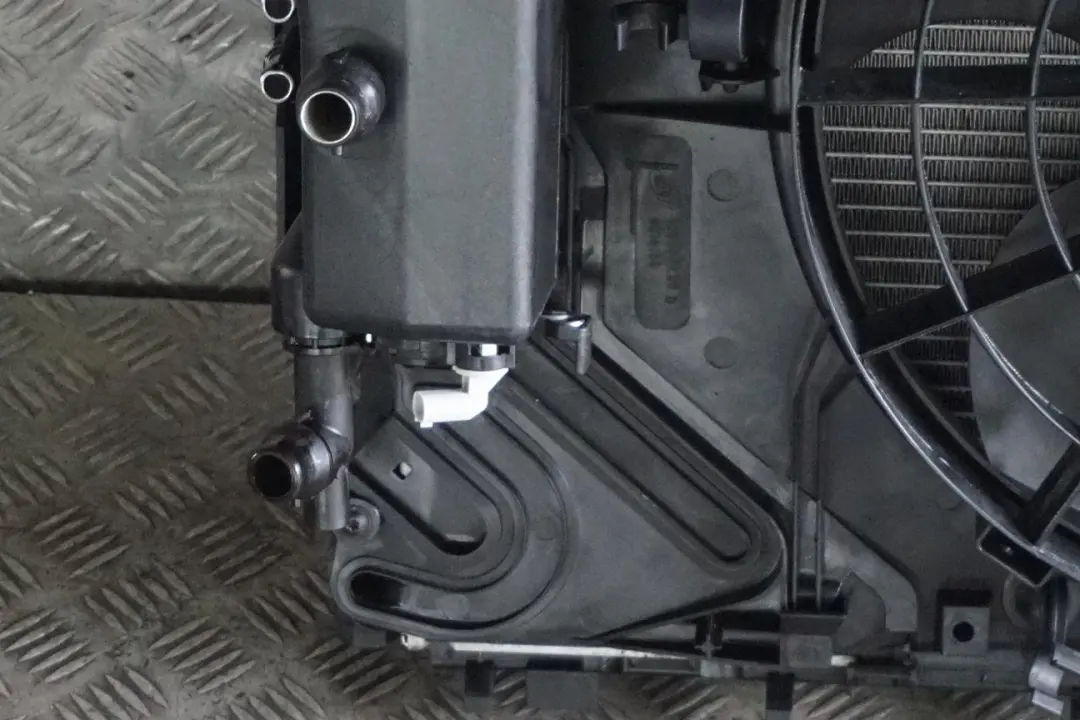 Complete Cooling Radiator Pack Fan Petrol 300W to BMW 3 Series E46 with Part number 7510617 BMW 3 Series E46 Complete Cooling Radiator Pack Fan Petrol 300W - SKU 7510617 - Part number 7510617