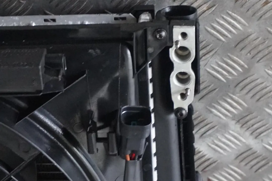 Complete Cooling Radiator Pack Fan Petrol 300W to BMW 3 Series E46 with Part number 7510617 BMW 3 Series E46 Complete Cooling Radiator Pack Fan Petrol 300W - SKU 7510617 - Part number 7510617