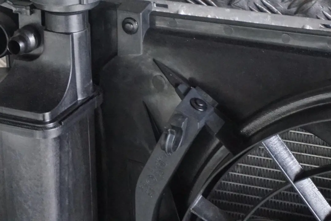 Complete Cooling Radiator Pack Fan Petrol 300W to BMW 3 Series E46 with Part number 7510617 BMW 3 Series E46 Complete Cooling Radiator Pack Fan Petrol 300W - SKU 7510617 - Part number 7510617