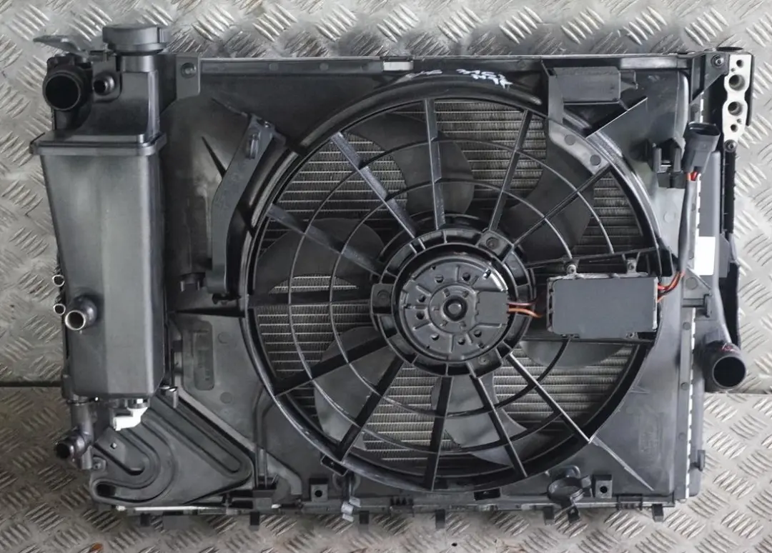 BMW 3 Series E46 Complete Cooling Radiator Pack Fan Petrol 300W - SKU 7510617 - Part number 7510617