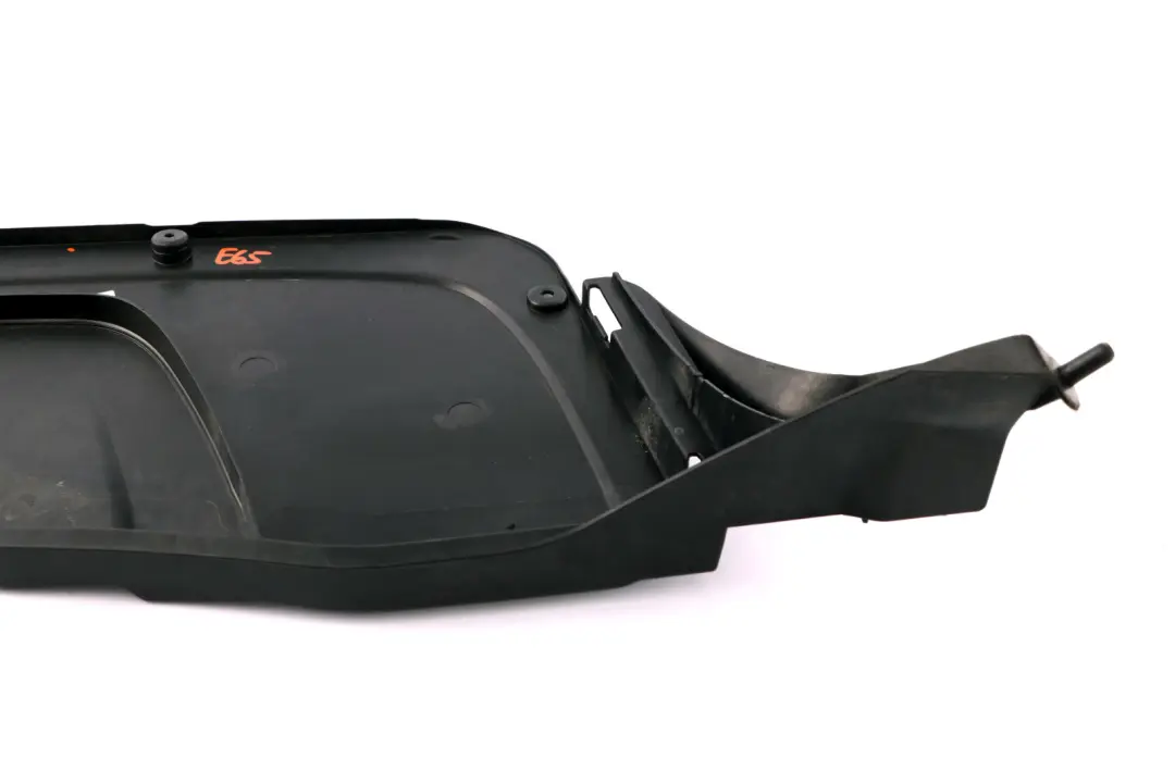 Cubre Radiador Panel para BMW E65 E66 E67 con número de pieza 7510908 BMW E65 E66 E67 Cubre Radiador Panel - SKU 7510908 - Número de pieza 7510908