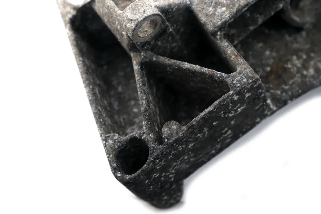 Klimakompressor Halterung für BMW E46 E60 X5 E53 X3 E83 mit Teilenummer 7512556 BMW E46 E60 X5 E53 X3 E83 Klimakompressor Halterung - SKU 7512556 - Teilenummer 7512556