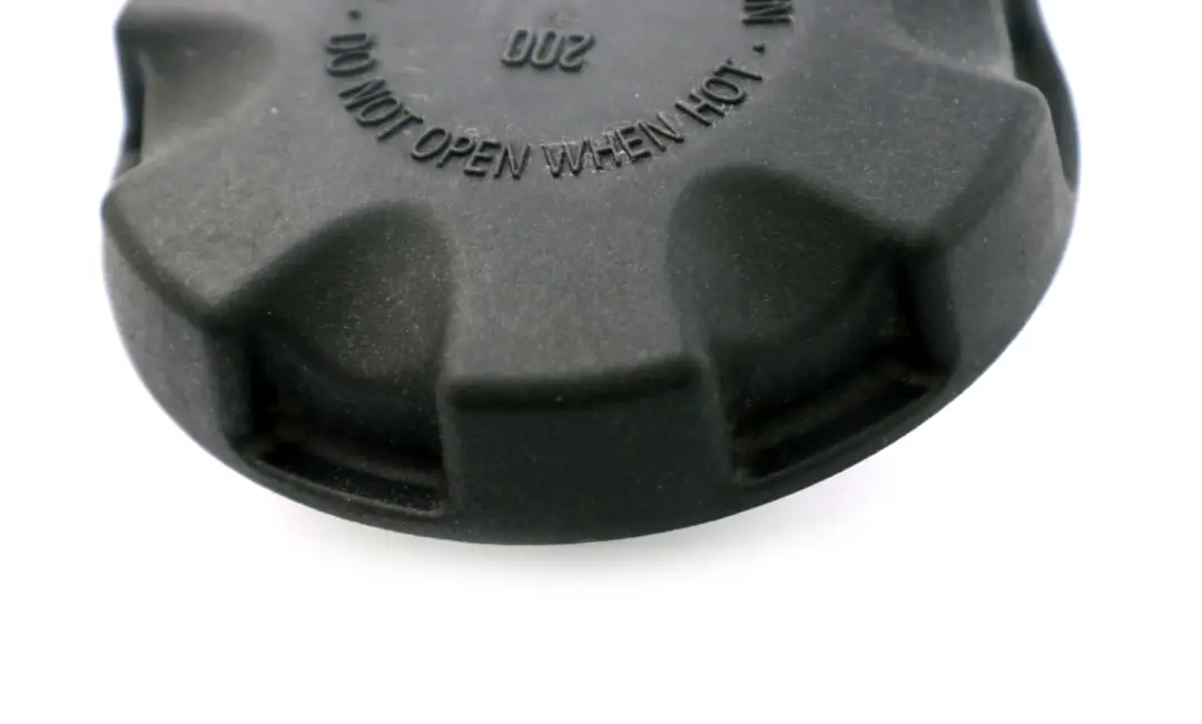 Tappo a vite del vaso espansione del radiatore per BMW E60 E63 E90 E91 F10 con numero di parte 7639021 BMW E60 E63 E90 E91 F10 Tappo a vite del vaso espansione del radiatore - SKU 7516004 - Numero di parte 7639021