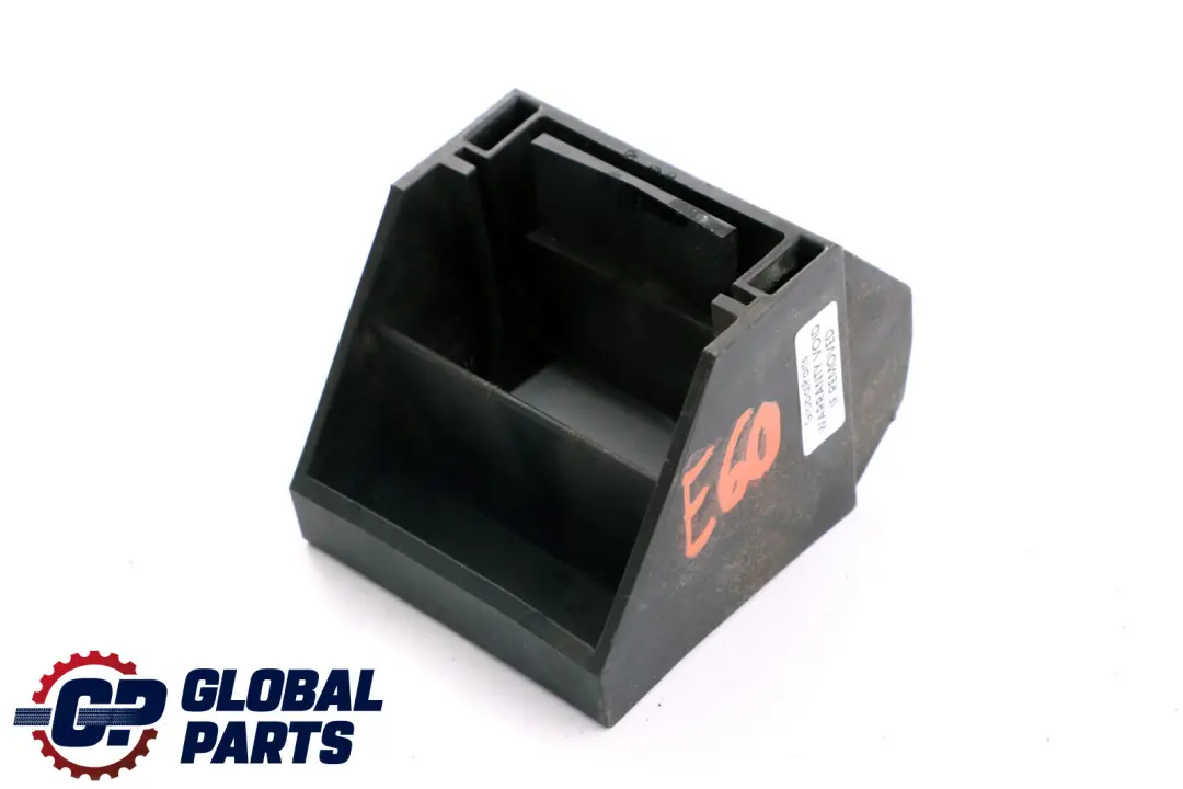 Soporte Inferior Refrigerador Radiador para BMW E60 E61 E63 E64 con número de pieza 7519271 BMW E60 E61 E63 E64 Soporte Inferior Refrigerador Radiador - SKU 7519271 - Número de pieza 7519271