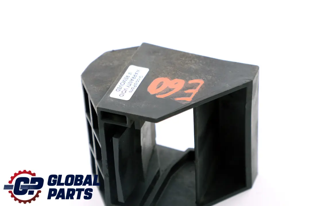 Soporte Inferior Refrigerador Radiador para BMW E60 E61 E63 E64 con número de pieza 7519271 BMW E60 E61 E63 E64 Soporte Inferior Refrigerador Radiador - SKU 7519271 - Número de pieza 7519271