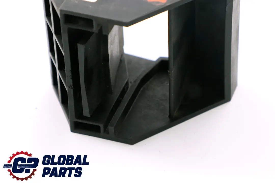 Soporte Inferior Refrigerador Radiador para BMW E60 E61 E63 E64 con número de pieza 7519271 BMW E60 E61 E63 E64 Soporte Inferior Refrigerador Radiador - SKU 7519271 - Número de pieza 7519271