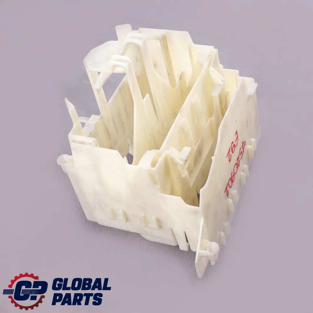 Supporto staffa portante Unità modulo controllo motore per BMW E60 E90 E92 con numero di parte 7520902 BMW E60 E90 E92 Supporto staffa portante Unità modulo controllo motore - SKU 7520902 - Numero di parte 7520902