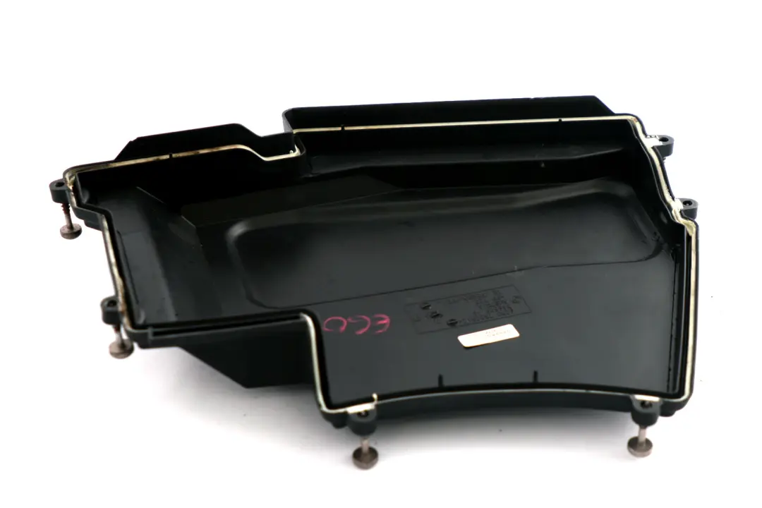 Tapa Caja Electronica para BMW E60 E61 E63 E64 LCI con número de pieza 7520912 BMW E60 E61 E63 E64 LCI Tapa Caja Electronica - SKU 7520912 - Número de pieza 7520912