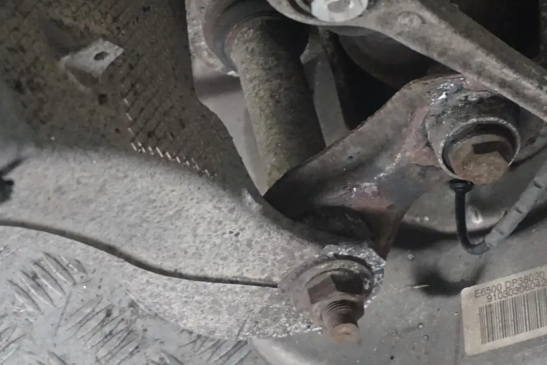 730i M54 Zawieszenie zwrotnica tył 231HP do BMW E65 o numerze 7521133 BMW E65 730i M54 Zawieszenie zwrotnica tył 231HP - SKU 7521133 - Numer Części 7521133