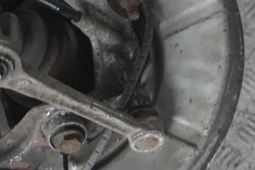 730i M54 Zawieszenie zwrotnica tył 231HP do BMW E65 o numerze 7521133 BMW E65 730i M54 Zawieszenie zwrotnica tył 231HP - SKU 7521133 - Numer Części 7521133