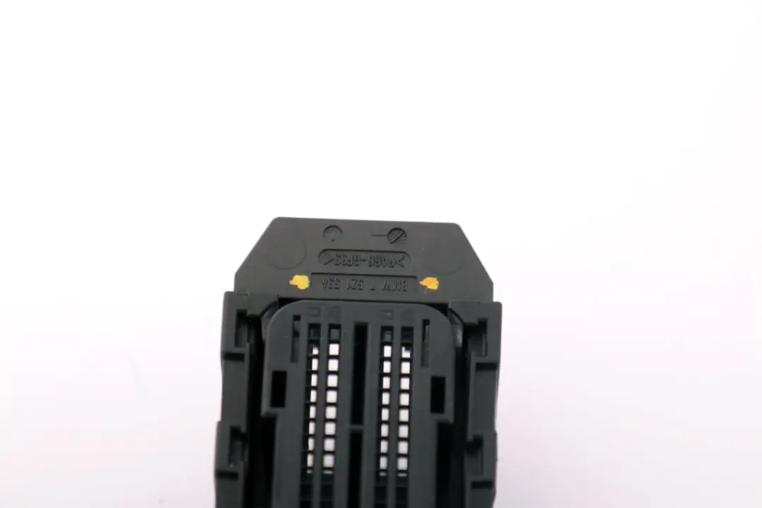 Locking Bracket Cable Harness Fixings to BMW 1 3 5 Series E60 E81 E87 E90 with Part number 7521534 BMW 1 3 5 Series E60 E81 E87 E90 Locking Bracket Cable Harness Fixings - SKU 7521534 - Part number 7521534