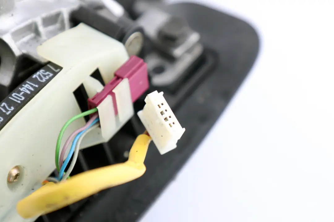 Wybierak Lewarek Zmiany Biegów Automat do BMW E60 E61 E63 E64 o numerze 7522144 BMW E60 E61 E63 E64 Wybierak Lewarek Zmiany Biegów Automat - SKU 7522144 - Numer Części 7522144