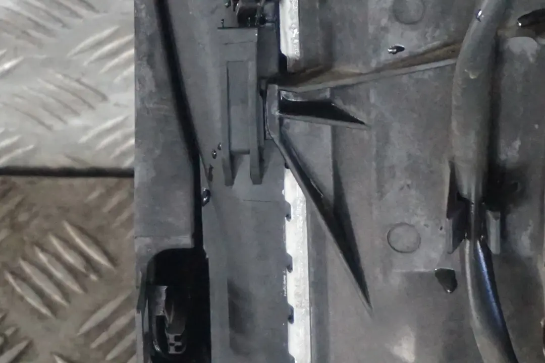 Pacchetto Radiatore Ventola Benzina 400W Automatico per BMW E81 E87 E90 E91 con numero di parte 7523259 BMW E81 E87 E90 E91 Pacchetto Radiatore Ventola Benzina 400W Automatico - SKU 7523259-3 - Numero di parte 7523259