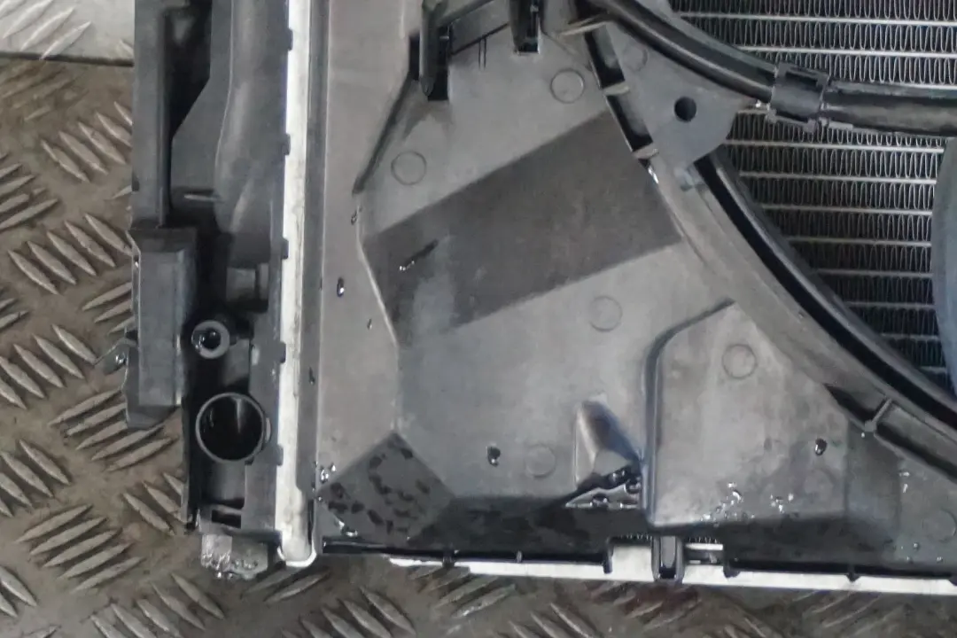 Wentylator Chłodnicy Benzyna do BMW E81 E87 E90 E91 o numerze 7523259 BMW E81 E87 E90 E91 Wentylator Chłodnicy Benzyna - SKU 7523259-3 - Numer Części 7523259