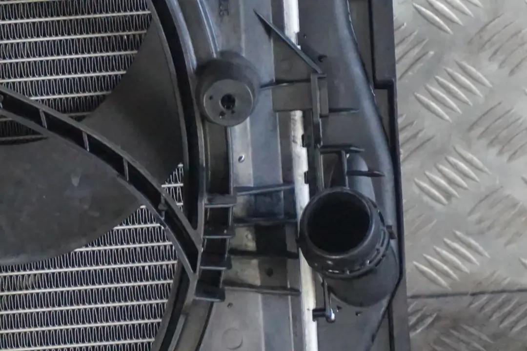 BMW E81 E87 E90 E91 Pacchetto Radiatore Ventola Benzina 400W Automatico - SKU 7523259-3 - Numero di parte 7523259