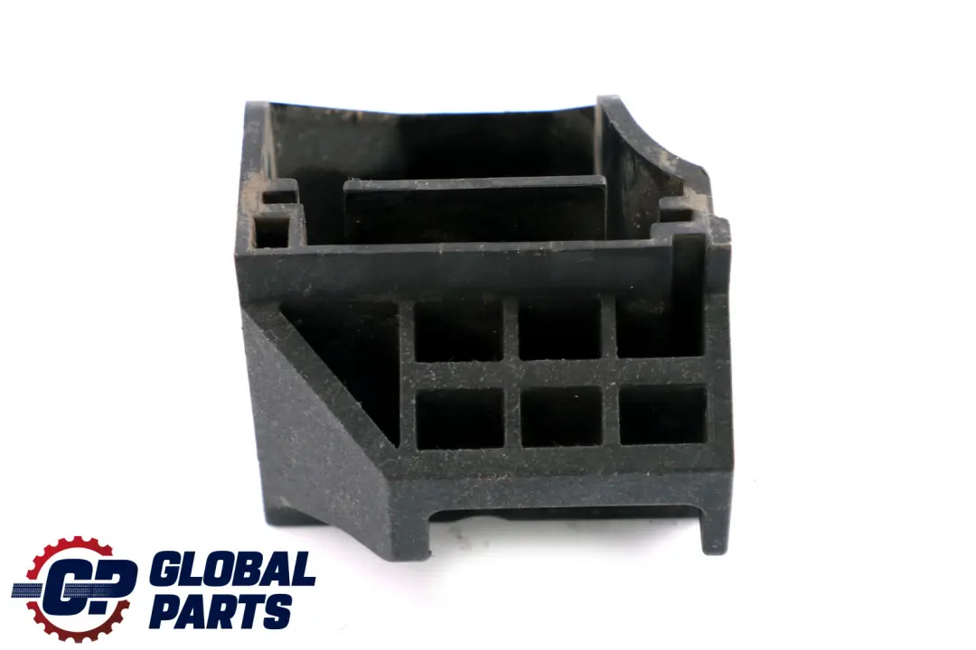 Soporte Radiador Inferior Izquierdo para BMW E81 E82 E87 E92 E93 con número de pieza 17117526443 BMW E81 E82 E87 E92 E93 Soporte Radiador Inferior Izquierdo - SKU 7526443 - Número de pieza 17117526443
