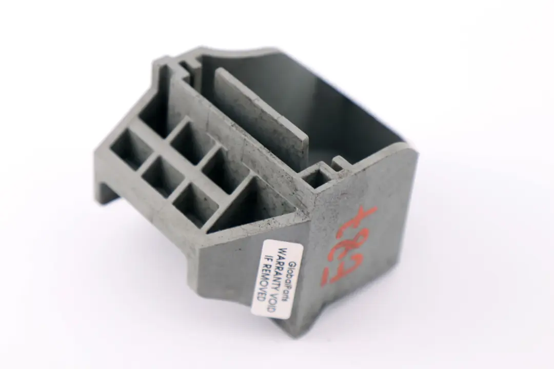 Soporte Inferior Enfriador Radiador Derecho para BMW E81 E82 E87 E92 E93 con número de pieza 7526444 BMW E81 E82 E87 E92 E93 Soporte Inferior Enfriador Radiador Derecho - SKU 7526444 - Número de pieza 7526444