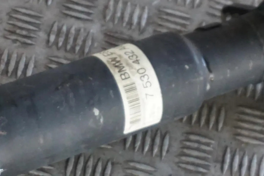 730i Automatic Gearbox Drive Prop Shaft Propshaft para BMW E65 E66 con número de pieza 7530432 BMW E65 E66 730i Automatic Gearbox Drive Prop Shaft Propshaft - SKU 7530432 - Número de pieza 7530432
