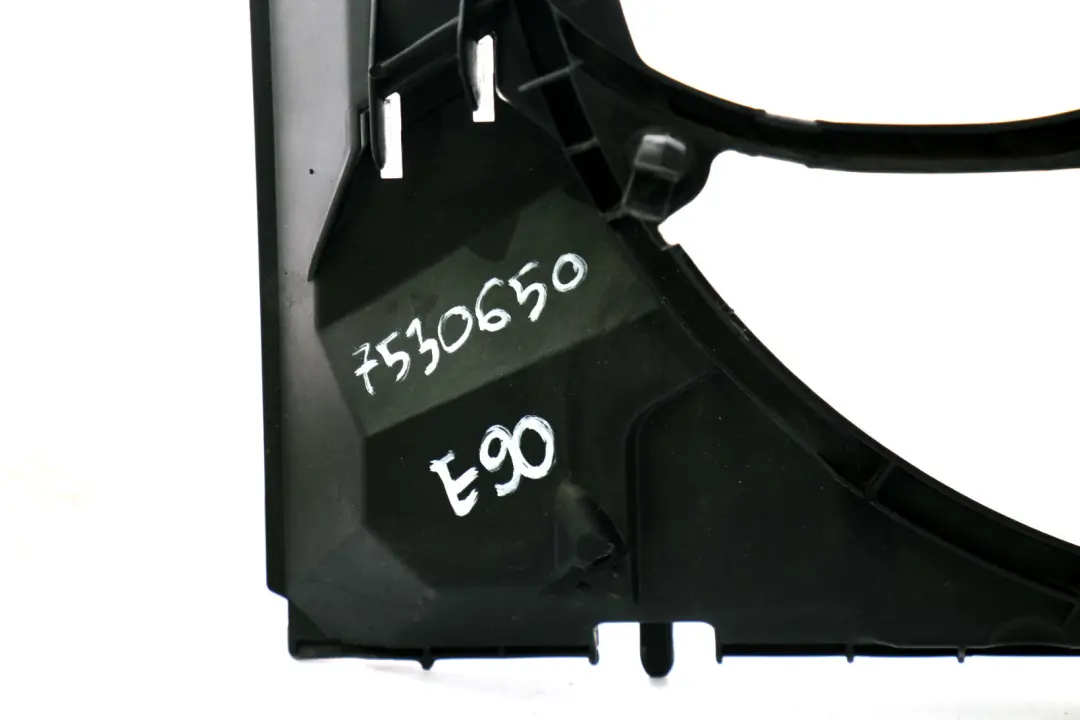 Carénage De Ventilateur BMW E87 LCI E90 Couvercle De Radiateur Essence pour à propos du numéro de pièce 7530650 Carénage De Ventilateur BMW E87 LCI E90 Couvercle De Radiateur Essence - SKU 7530650 - Numéro de pièce 7530650