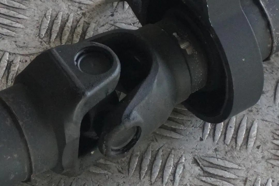 M57N Antriebs Welle Kardanwelle Automatik für BMW E60 E61 525d 530d mit Teilenummer 7531776 BMW E60 E61 525d 530d M57N Antriebs Welle Kardanwelle Automatik - SKU 7531776 - Teilenummer 7531776