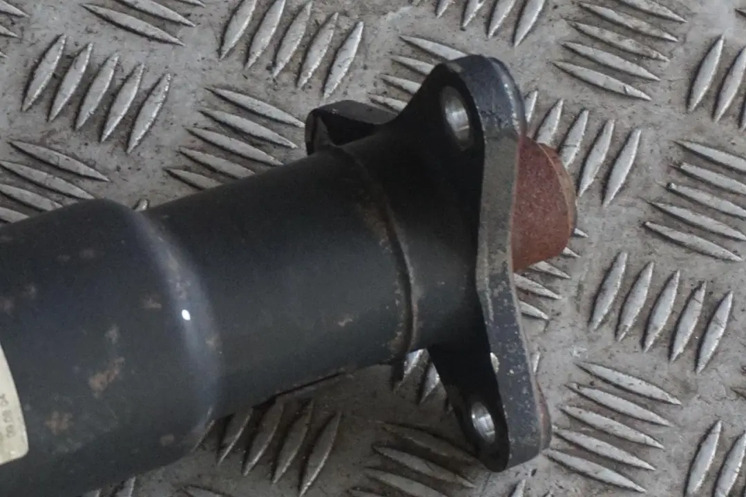 M57N Wał Napędowy do BMW E60 E61 525d 530d o numerze 7531776 BMW E60 E61 525d 530d M57N Wał Napędowy - SKU 7531776 - Numer Części 7531776