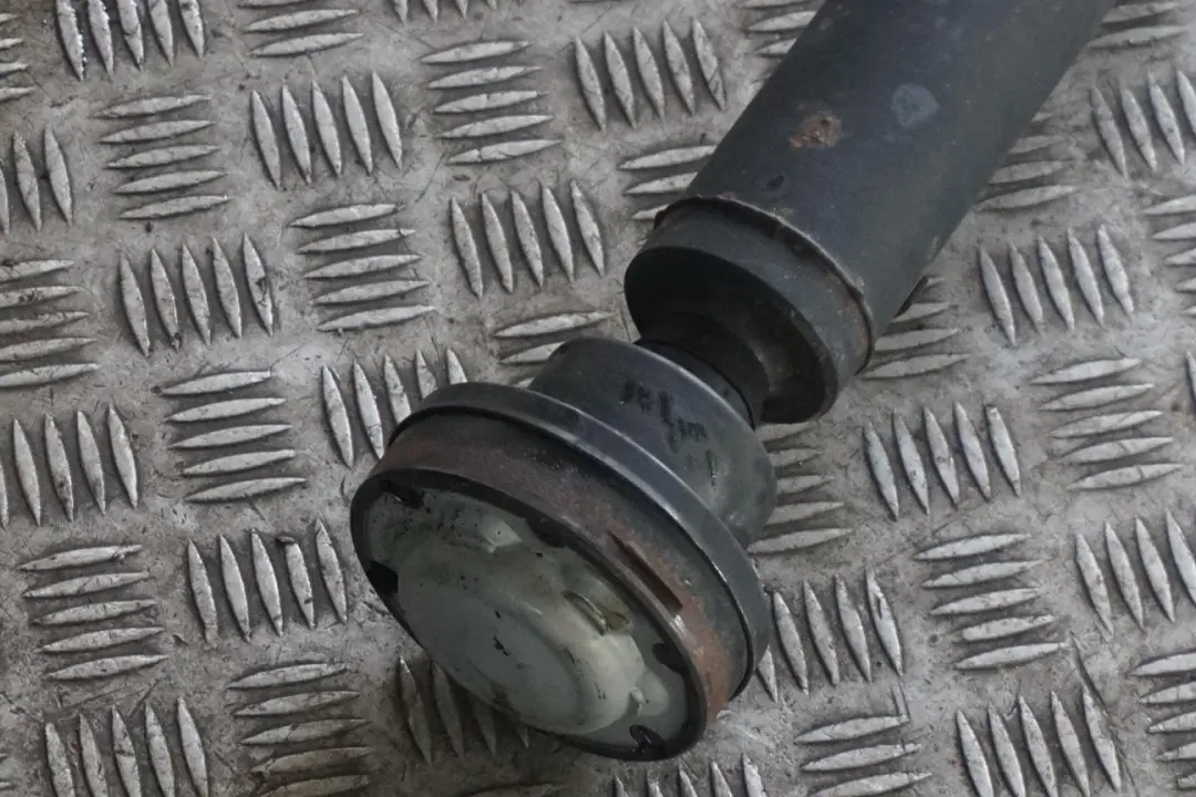 M57N Drive Prop Shaft Propshaft Automatic to BMW E60 E61 525d 530d with Part number 7531776 BMW E60 E61 525d 530d M57N Drive Prop Shaft Propshaft Automatic - SKU 7531776 - Part number 7531776