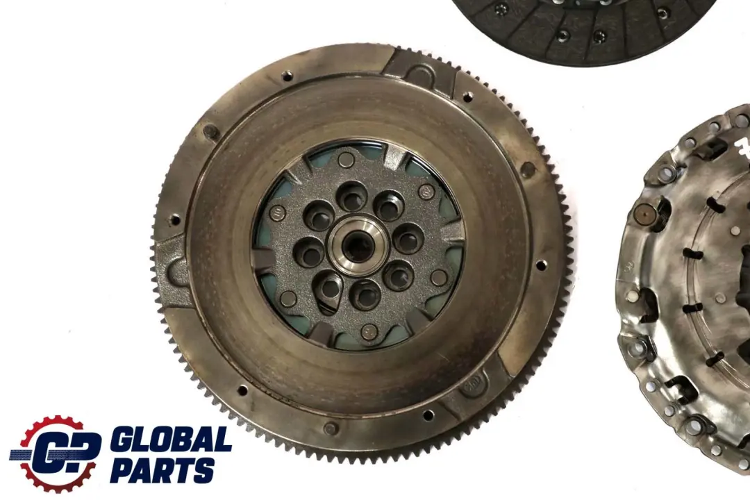 BMW E60 E60N E61 E61N LCI 525d M57N Kit D'embrayage Double Volant Moteur Bimasse - SKU 7533923 - Numéro de pièce 7533923