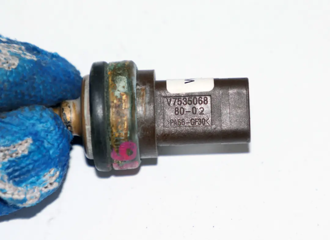 Temperature Pressure Sensor to Mini Cooper R55 R56 R57 with Part number 7535068 Mini Cooper R55 R56 R57 Temperature Pressure Sensor - SKU 7535068 - Part number 7535068