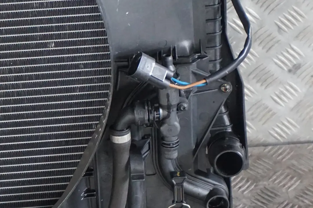 BMW X5 SERIES E53 3.0i 4.4i RADIATOR PACK FAN ENGINE COOLING AUTOMATIC 6921940 - SKU 7544668 - Part number 17107544668