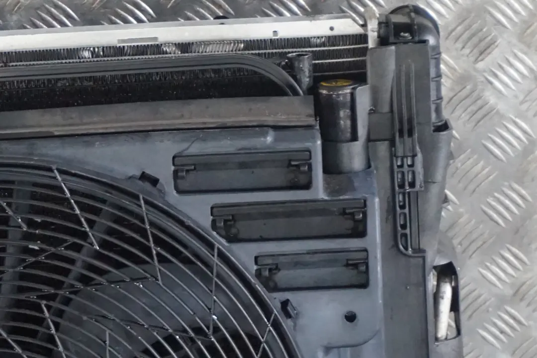 BMW X5 SERIES E53 3.0i 4.4i RADIATOR PACK FAN ENGINE COOLING AUTOMATIC 6921940 - SKU 7544668 - Part number 17107544668