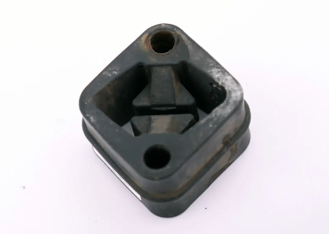 Soporte Goma Sistema Escape Gasolina para BMW E60 E65 E81 E87 con número de pieza 7546500 BMW E60 E65 E81 E87 Soporte Goma Sistema Escape Gasolina - SKU 7578238 - Número de pieza 7546500