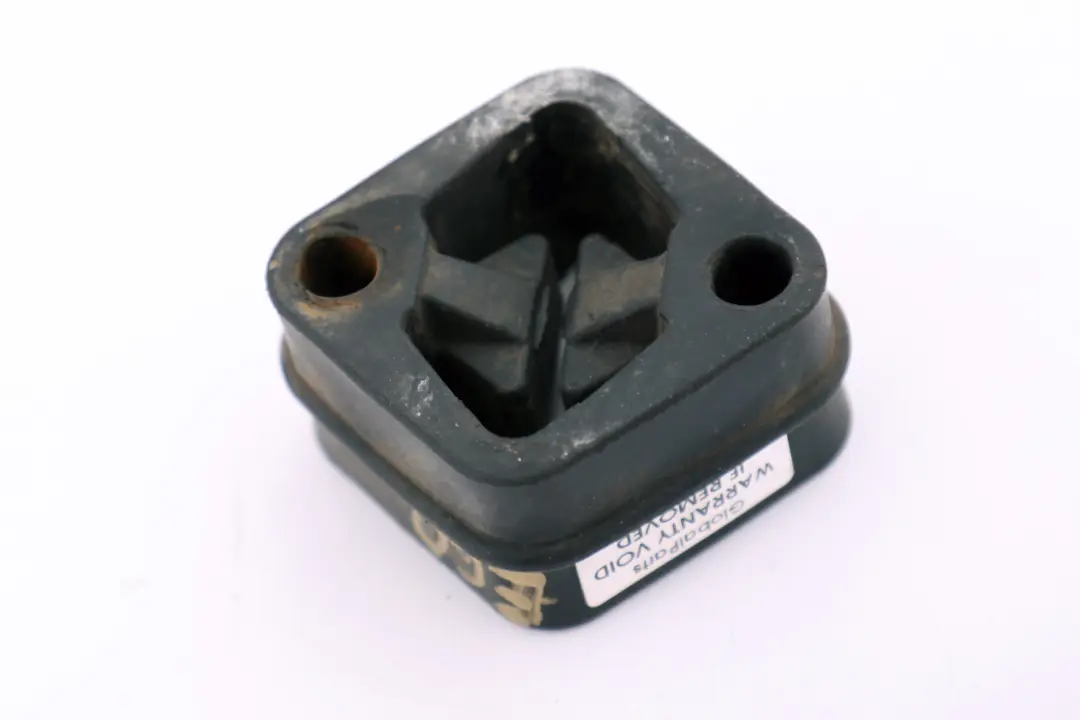 Soporte Goma Sistema Escape Gasolina para BMW E60 E65 E81 E87 con número de pieza 7546500 BMW E60 E65 E81 E87 Soporte Goma Sistema Escape Gasolina - SKU 7578238 - Número de pieza 7546500