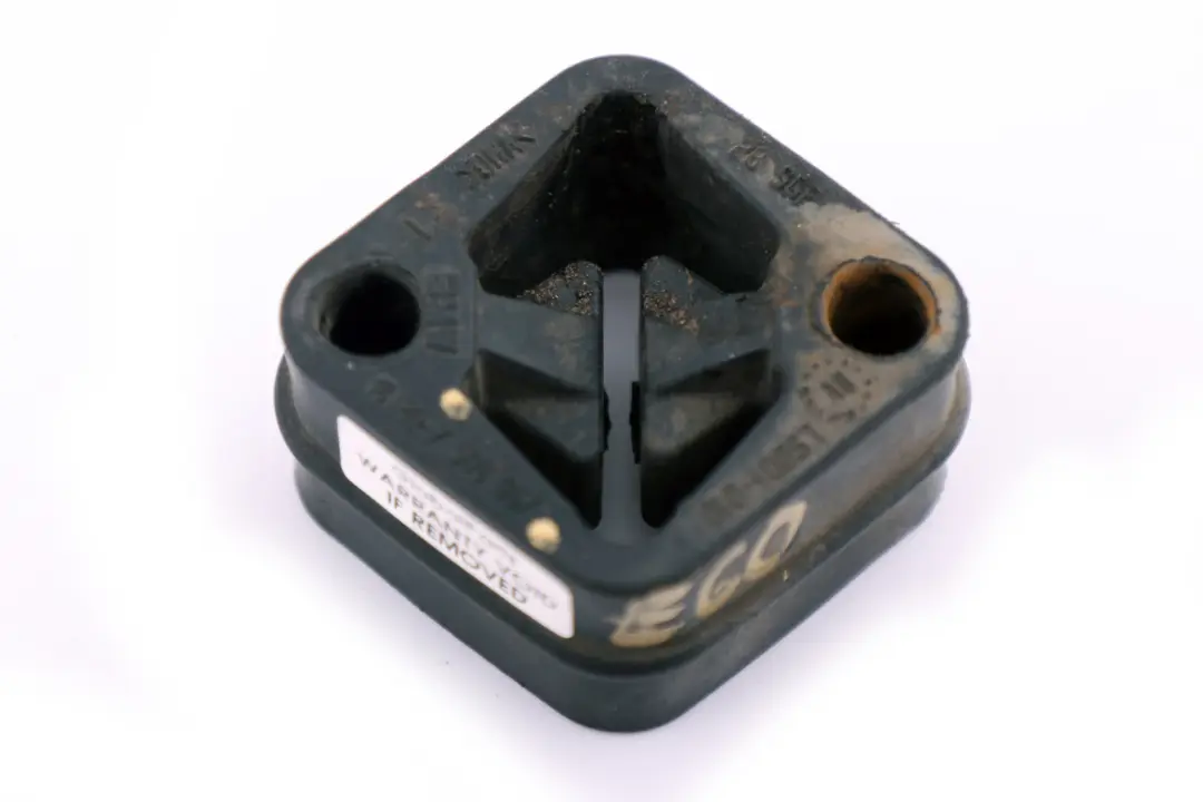 Soporte Goma Sistema Escape Gasolina para BMW E60 E65 E81 E87 con número de pieza 7546500 BMW E60 E65 E81 E87 Soporte Goma Sistema Escape Gasolina - SKU 7578238 - Número de pieza 7546500