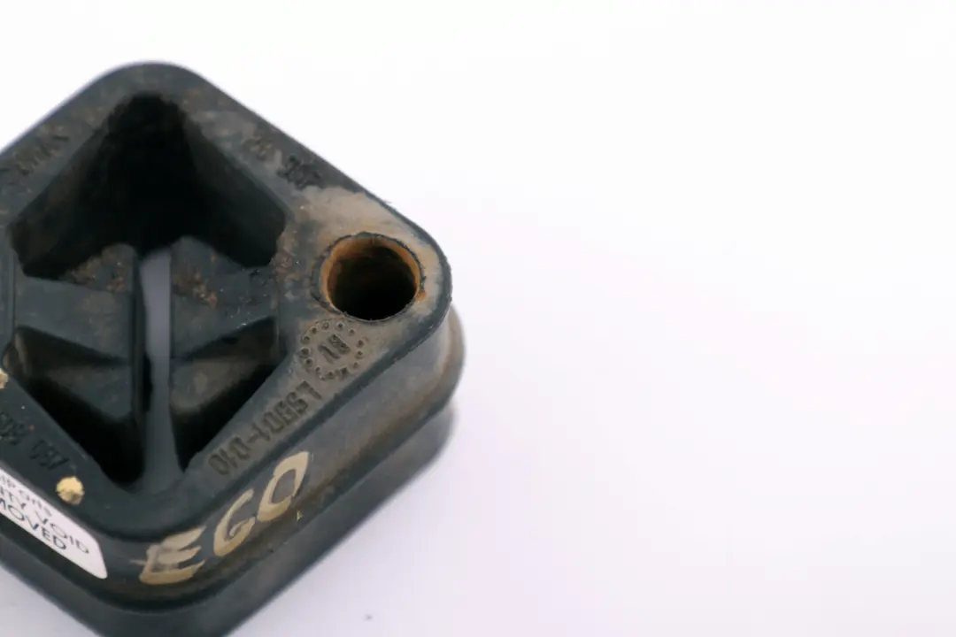 Soporte Goma Sistema Escape Gasolina para BMW E60 E65 E81 E87 con número de pieza 7546500 BMW E60 E65 E81 E87 Soporte Goma Sistema Escape Gasolina - SKU 7578238 - Número de pieza 7546500