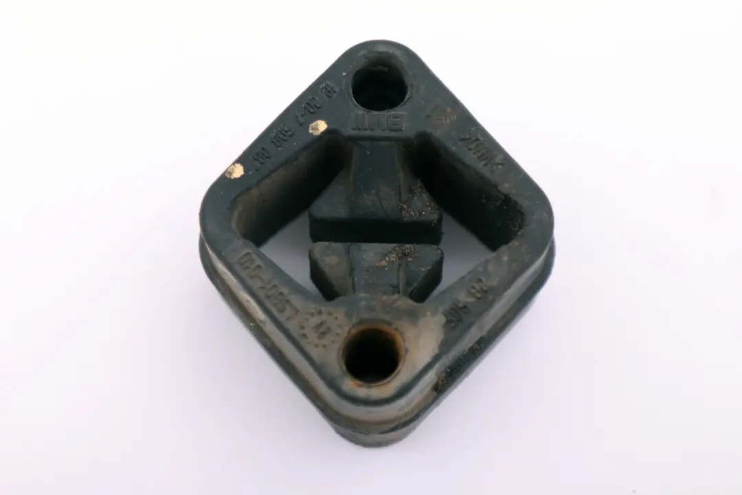 Soporte Goma Sistema Escape Gasolina para BMW E60 E65 E81 E87 con número de pieza 7546500 BMW E60 E65 E81 E87 Soporte Goma Sistema Escape Gasolina - SKU 7578238 - Número de pieza 7546500