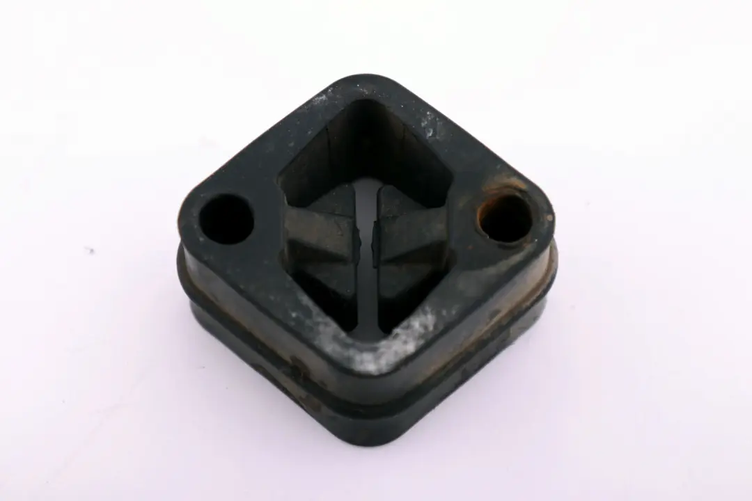Soporte Goma Sistema Escape Gasolina para BMW E60 E65 E81 E87 con número de pieza 7546500 BMW E60 E65 E81 E87 Soporte Goma Sistema Escape Gasolina - SKU 7578238 - Número de pieza 7546500