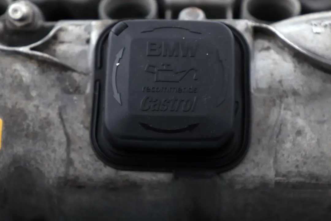 N52 Head Rocker Cylinder Cover to BMW 1 3 5 7 Series E60 E61 E65 E87 E90 E91 Petrol with Part number 7548274 BMW 1 3 5 7 Series E60 E61 E65 E87 E90 E91 Petrol N52 Head Rocker Cylinder Cover - SKU 7548274 - Part number 7548274