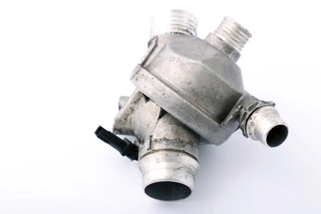 Thermostat BMW E60 E61 E63 E65 E81 E87 E90 E91 E93 Boîtier Essence  - SKU 7549476 - Numéro de pièce 7549476