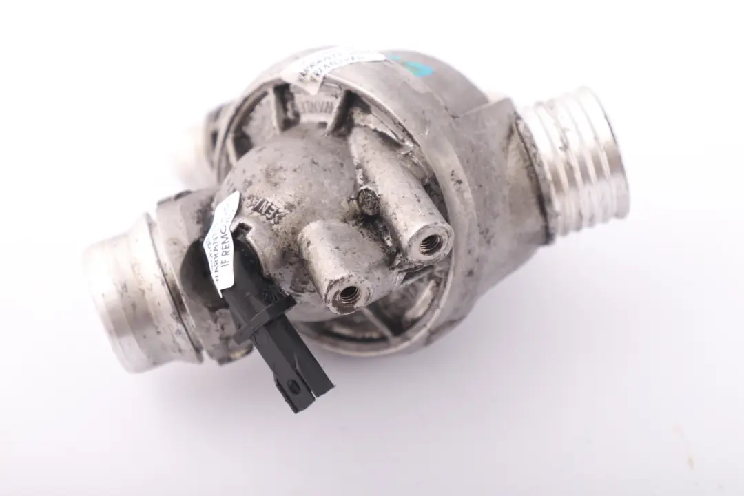 Thermostat BMW E60 E61 E63 E65 E81 E87 E90 E91 E93 Boîtier Essence  - SKU 7549476 - Numéro de pièce 7549476