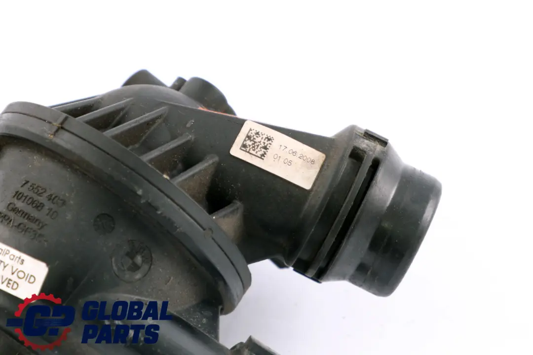 Alloggiamento Termostato Acqua Refrigerante N43 Benzina per BMW E60 E81 E87 con numero di parte 7552403 BMW E60 E81 E87 Alloggiamento Termostato Acqua Refrigerante N43 Benzina - SKU 7552403 - Numero di parte 7552403