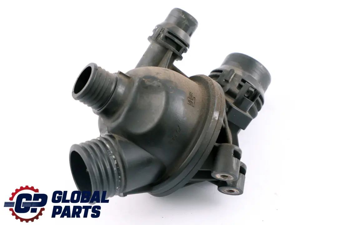 Boîtier Thermostat Eau Refroidissement N43 Essence pour BMW E60 E81 E87 E90 à propos du numéro de pièce 7552403 BMW E60 E81 E87 E90 Boîtier Thermostat Eau Refroidissement N43 Essence - SKU 7552403 - Numéro de pièce 7552403