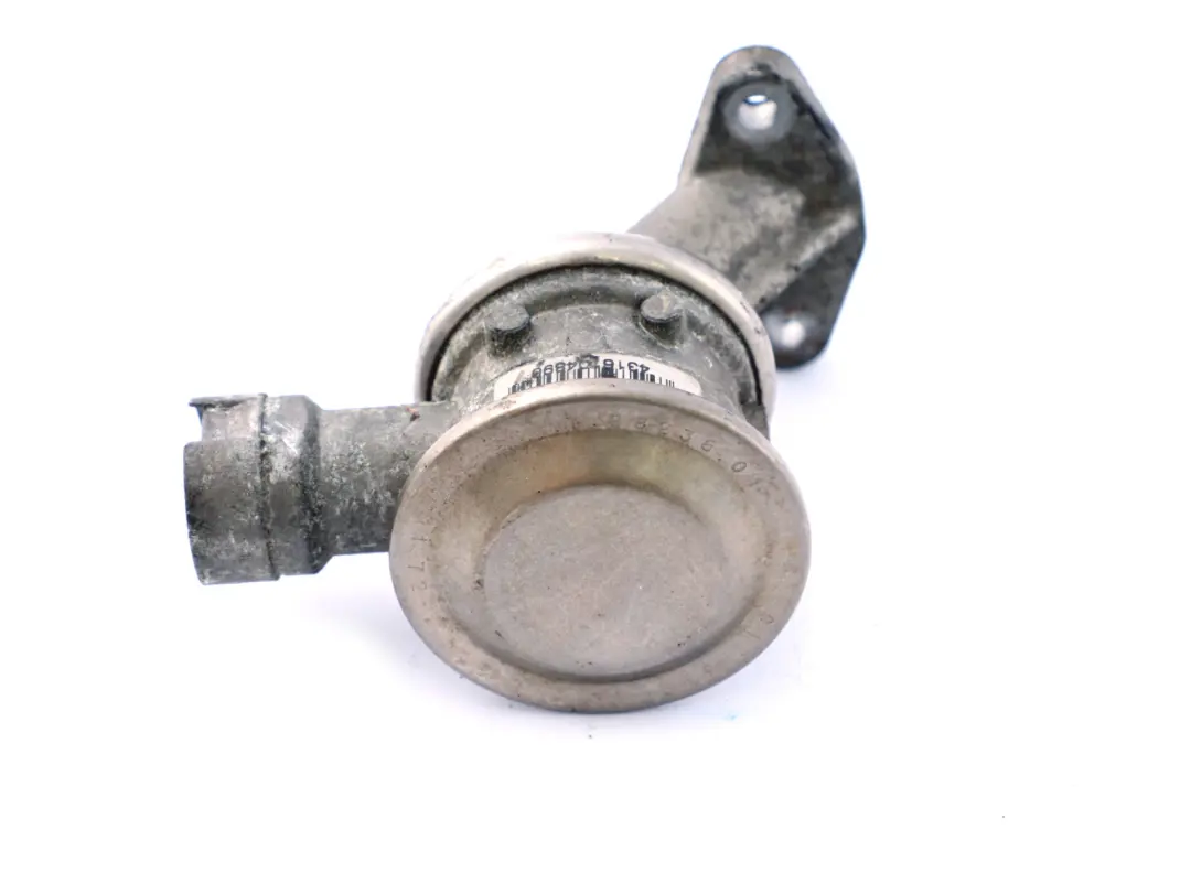 N62 zawór EGR 7508273 do BMW E60 E65 o numerze 7553101 BMW E60 E65 N62 zawór EGR 7508273 - SKU 7553101 - Numer Części 7553101