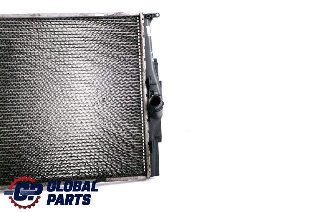Radiatore del liquido raffreddamento del motore per BMW E81 E87 E90 E91 E92 con numero di parte 7553111 BMW E81 E87 E90 E91 E92 Radiatore del liquido raffreddamento del motore - SKU 7553111 - Numero di parte 7553111
