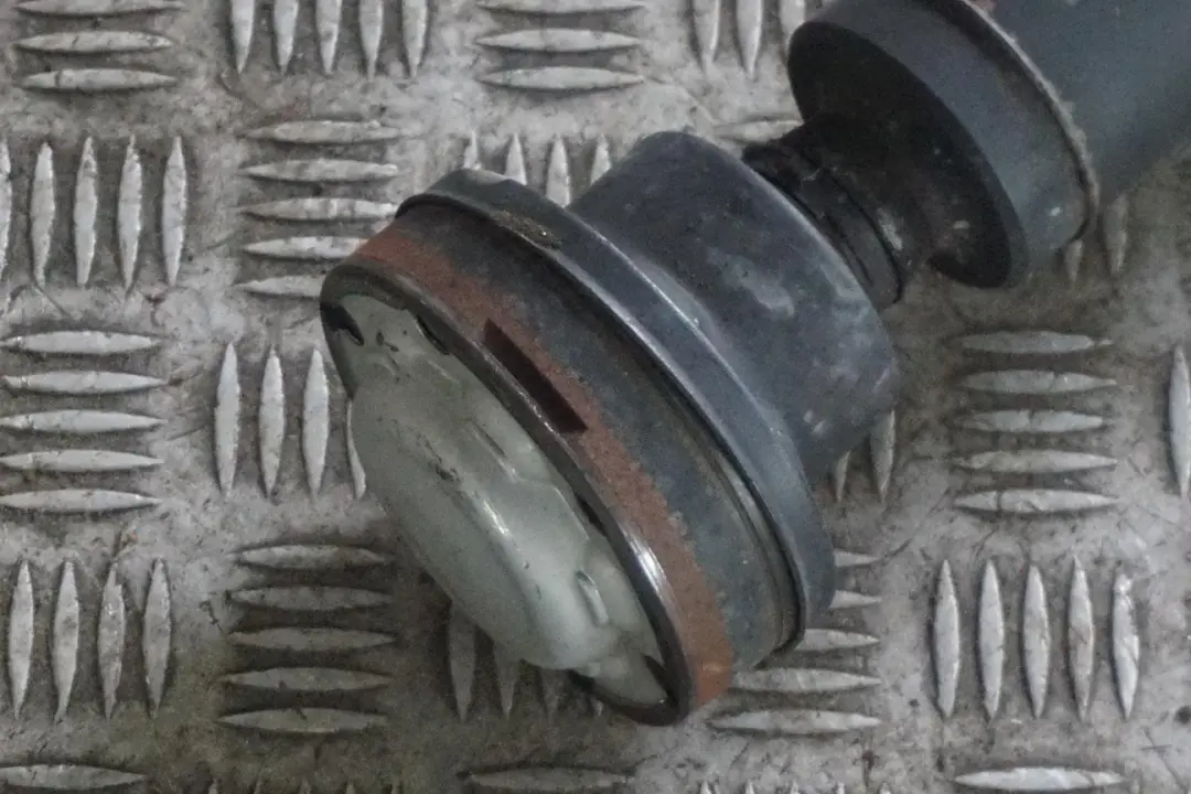 M57N Automatikgetriebe Kardanwelle Gelenkwelle für BMW 5 E60 E61 525d 530d mit Teilenummer 7573581 BMW 5 E60 E61 525d 530d M57N Automatikgetriebe Kardanwelle Gelenkwelle - SKU 7553557 - Teilenummer 7573581