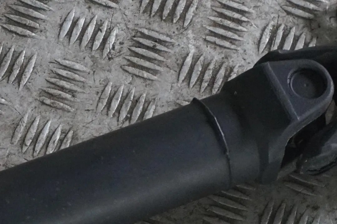 M57N Drive Prop Shaft Propshaft Automatic to BMW 5 E60 E61 525d 530d with Part number 7573581 BMW 5 E60 E61 525d 530d M57N Drive Prop Shaft Propshaft Automatic - SKU 7553557 - Part number 7573581