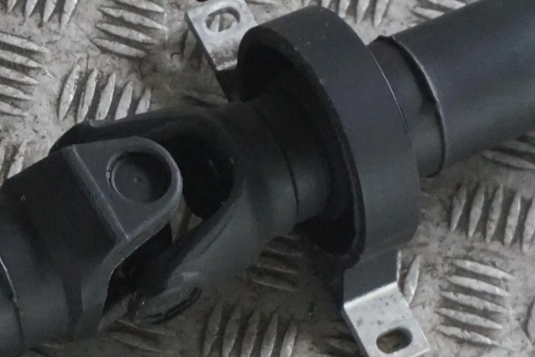 M57N Drive Prop Shaft Propshaft Automatic to BMW 5 E60 E61 525d 530d with Part number 7573581 BMW 5 E60 E61 525d 530d M57N Drive Prop Shaft Propshaft Automatic - SKU 7553557 - Part number 7573581