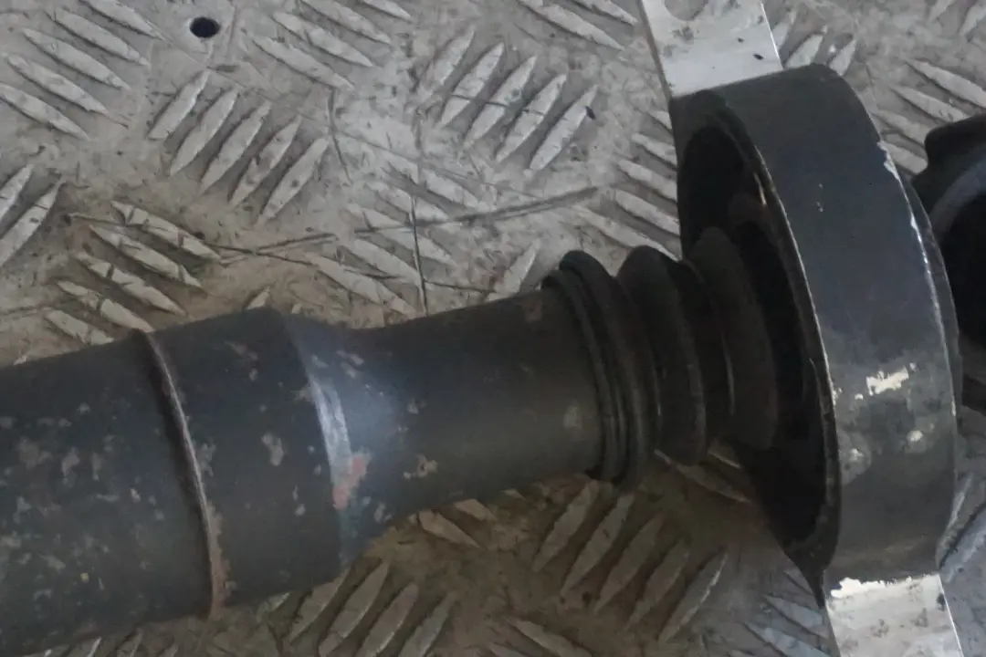 N52 N52N Manual Drive Shaft Propshaft to BMW 3 Series E90 E91 E92 330i with Part number 7560156 BMW 3 Series E90 E91 E92 330i N52 N52N Manual Drive Shaft Propshaft - SKU 7560156 - Part number 7560156