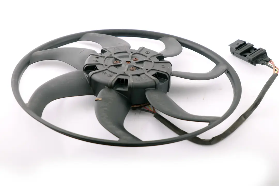 Linceul Avec Ventilateur 600W pour BMW E87 E90 118d 120d 320d Diesel à propos du numéro de pièce 7561713 BMW E87 E90 118d 120d 320d Diesel Linceul Avec Ventilateur 600W - SKU 7561713 - Numéro de pièce 7561713